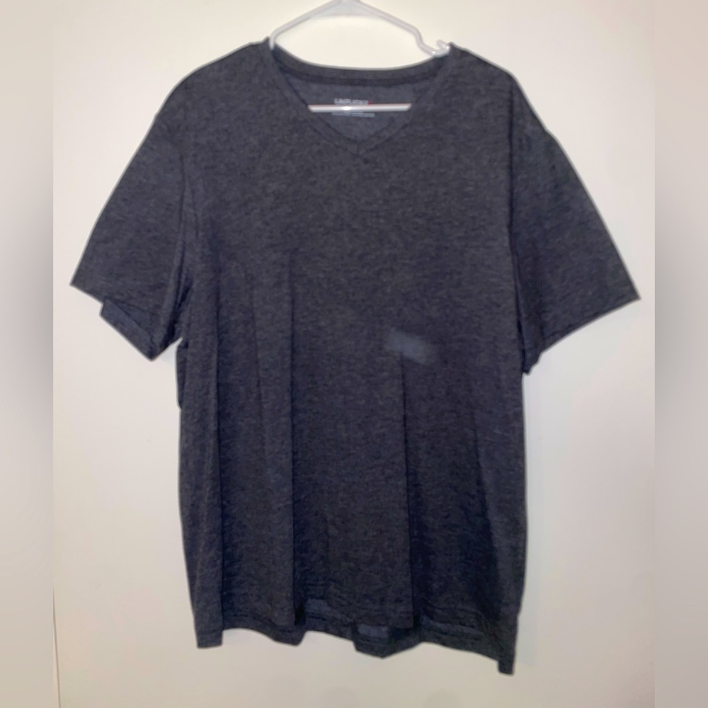 UNTUCKIT V-neck tshirt
